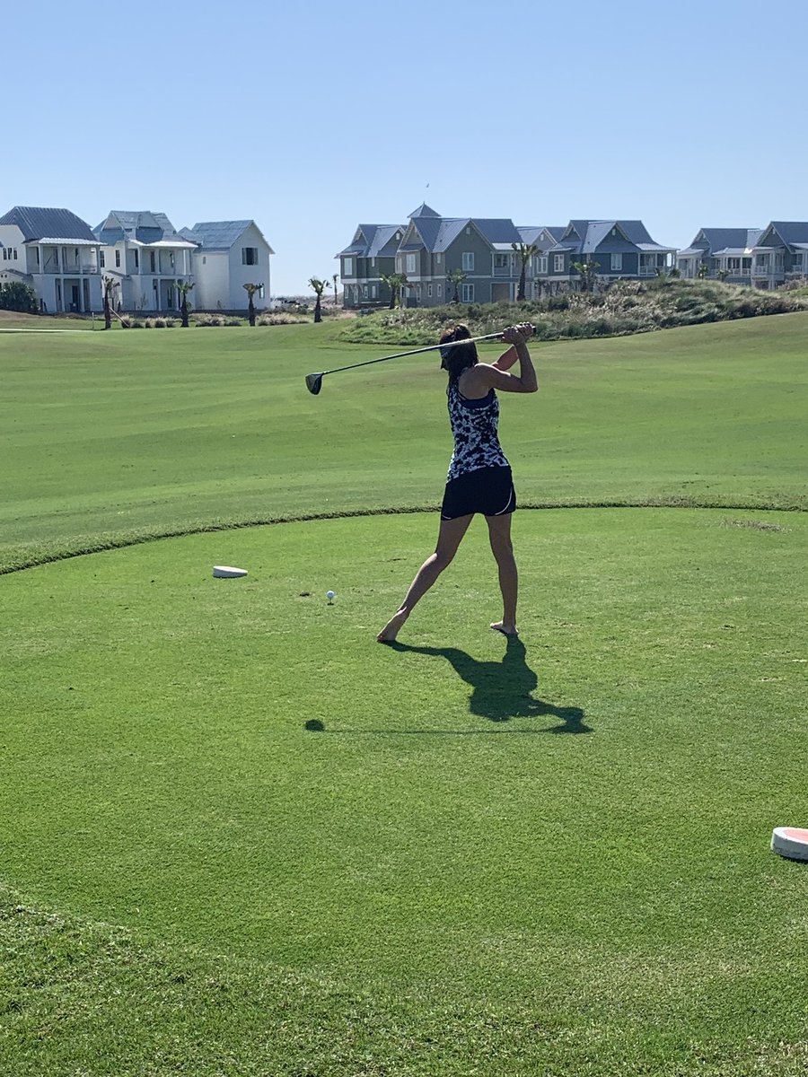 akpru's tweet photo. Name something more glorious than barefooted golf in November…I’ll wait. https://t.co/XJVwdm00px