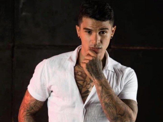 Happy Friday! Tattooed hottie Scott Maison wants to make cum happen in live gay chat. Cum get it on JockMenLive: