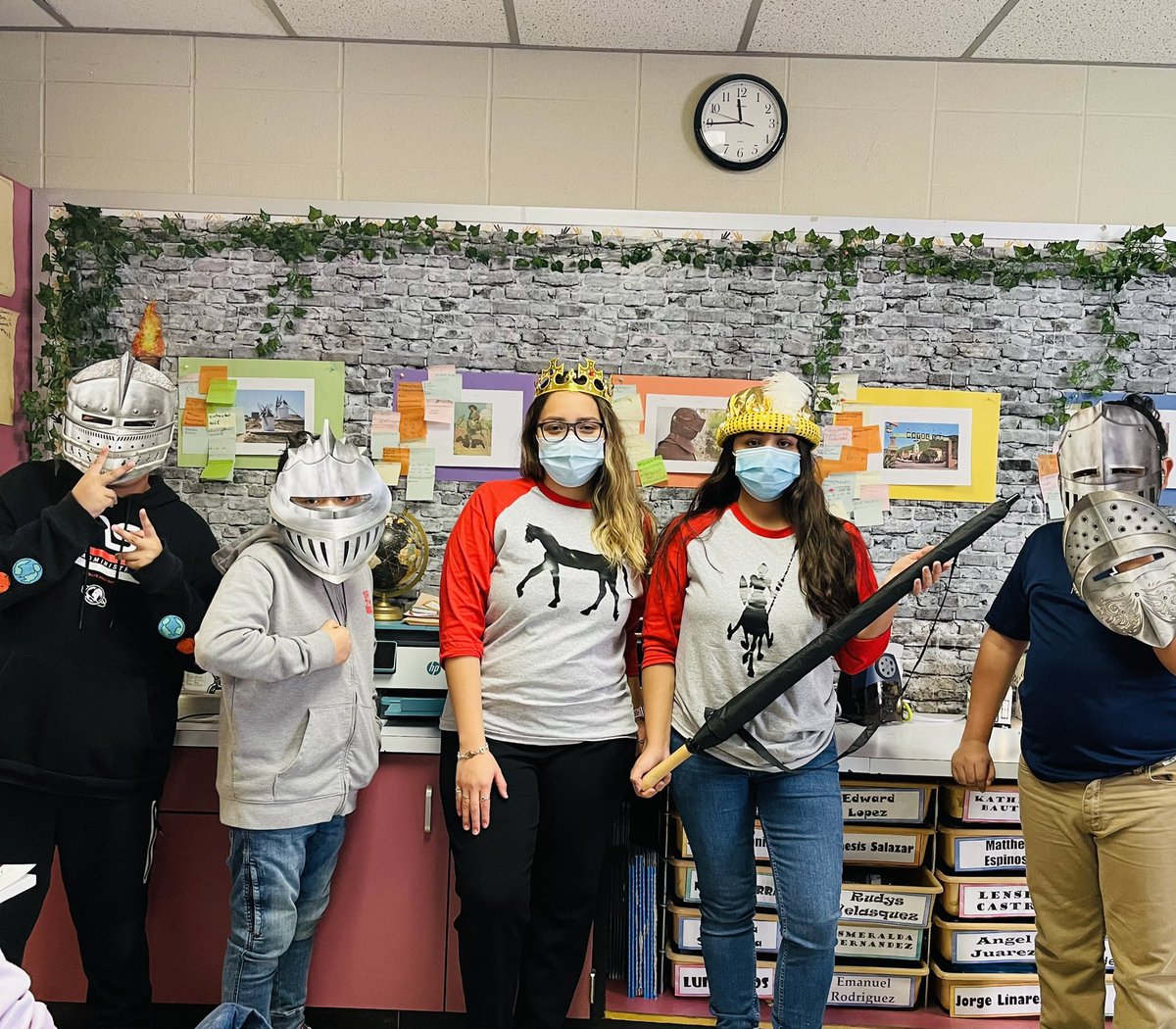 montoyatrev24's tweet image. Unit 4!!!! We are ready🙂❤️ #GrayElementary#DonQuixote