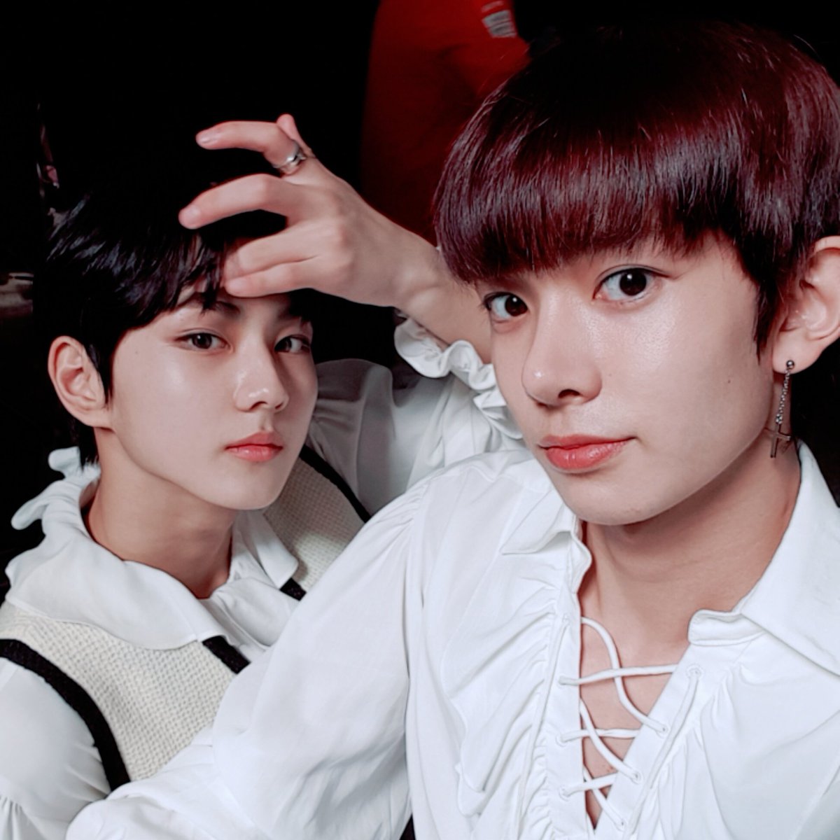 theneonsite's tweet photo. Con Jaylen nos preparamos bien galanes para recibir a nuestro gemelos más exitosos y mostrarle nuestro apoyo en el #ENDSOUL𝟙𝕤𝕥CB a pesar de los inconvenientes. 😓 Me dijo que mandase a bañar al Sunghoon y al Jake, pero yo digo que así ya están más que guapos.

— #𝔇𝒆𝒊 🦌 https://t.co/xmMXIZ91hJ