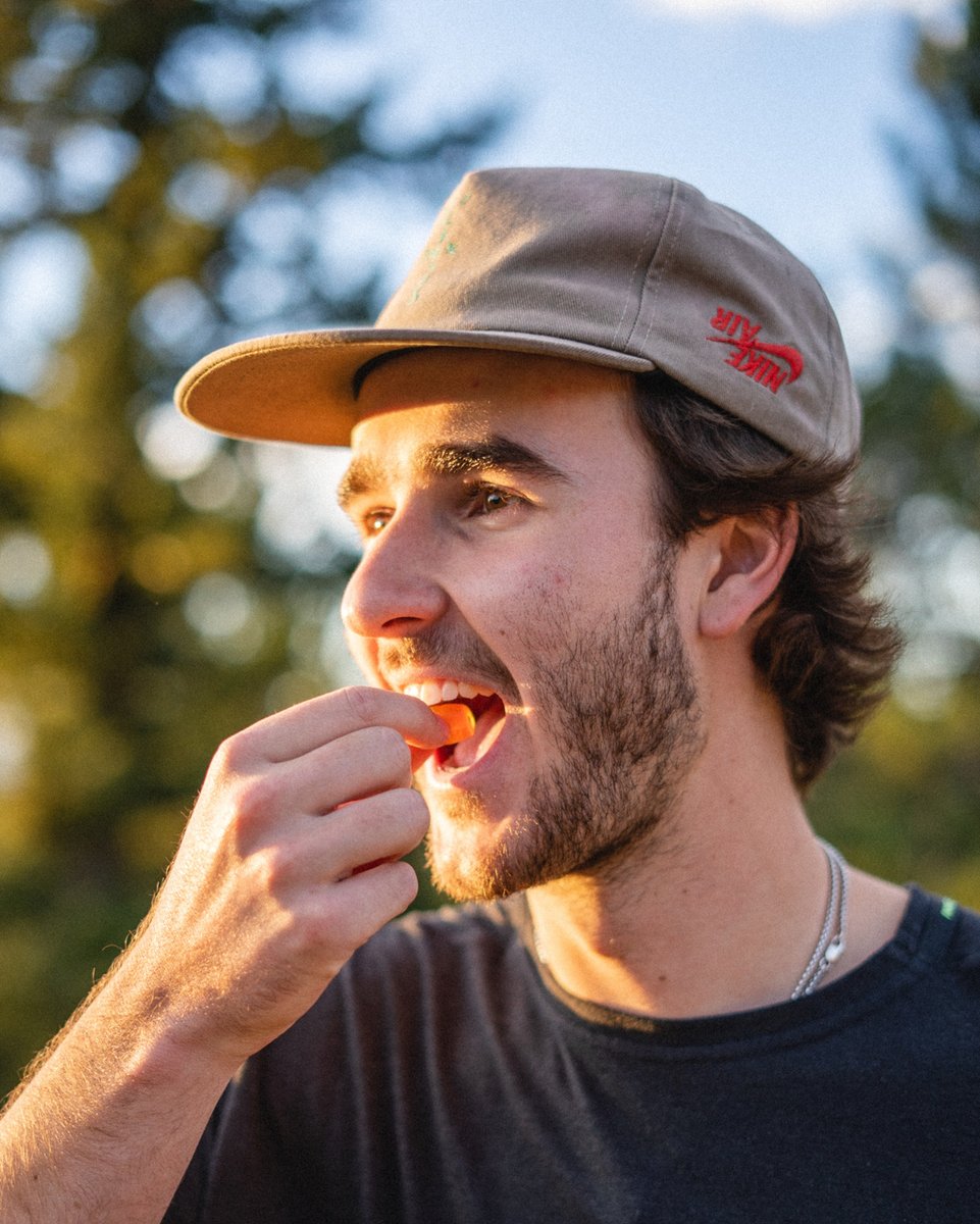 hempsteadfarms's tweet photo. Gummies that feel good for your body and your tastebuds too?! We love our Natural CBD gummies😍🌱 https://t.co/MzWrGnHV4J