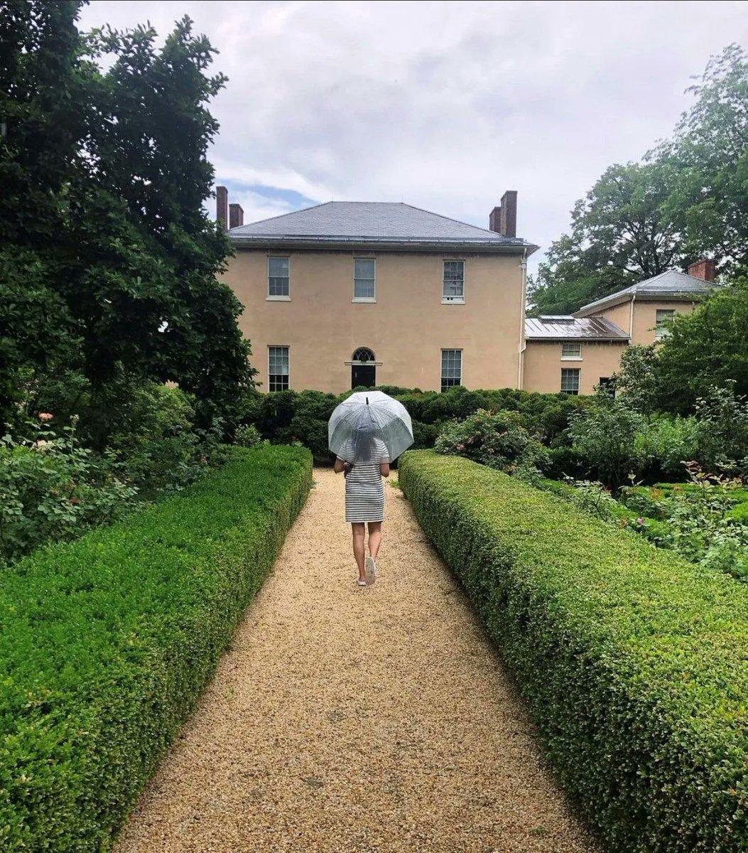 Visitor @bluebootsgo reminds us that even on the rainy days, the gardens still shine. Register for tickets at tudorplace.org. Check out our calendar for holiday programming: buff.ly/3GjELCT
#FollowerFriday