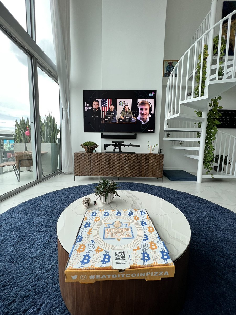 QuaMethod's tweet image. Lunch break. @APompliano #bitcoin #bitcoinpizza