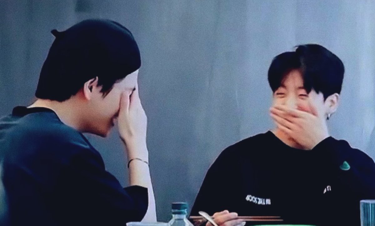 taekook2601x's tweet photo. :( https://t.co/hi9ZgRDDnY