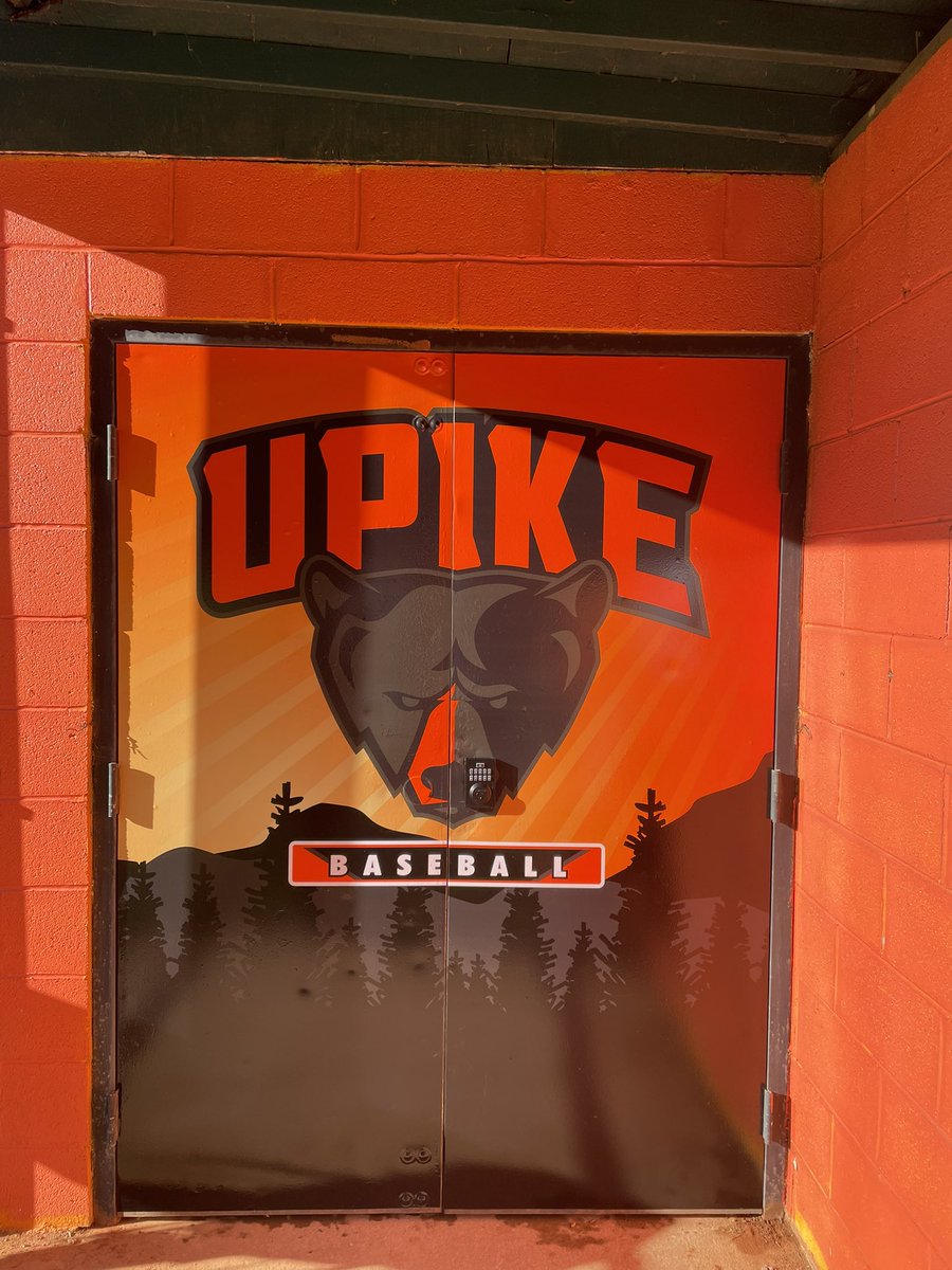 UPikeBase's tweet photo. Got a fresh look today . Go Bears ! #climbthemountain https://t.co/vCst4qqAL0