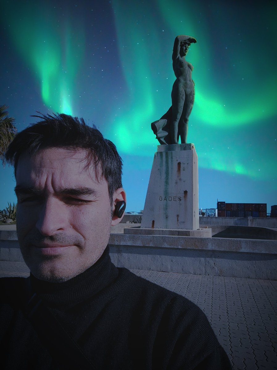 AlfonsoRimada's tweet photo. Cómo se ve esta noche la #aurora desde la Punta gente!!! Qué espectáculo 😍
.
#cadiz #tesquiya #majaron https://t.co/rT72UHrL4M
