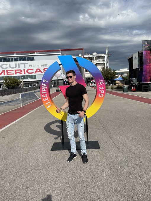 Had fun test driving all the new electric cars today 🚘 https://t.co/rjl0gULl4L<a href="/tag/nationalboyfriendday"class="tags"><span>#nationalboyfriendday</span></a>