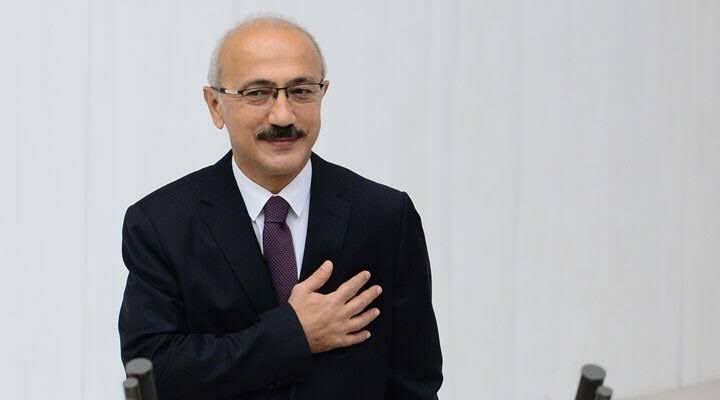 jurnalhabertr's tweet photo. 🎙Hazine ve Maliye Bakanı Lütfi Elvan:

"Akaryakıt fiyatları, Avrupa’da 1 euro civarında, bizde de 1 euro civarında. Şu anda akaryakıt fiyatları 1 doların altında.” https://t.co/MwTLAfnB3j