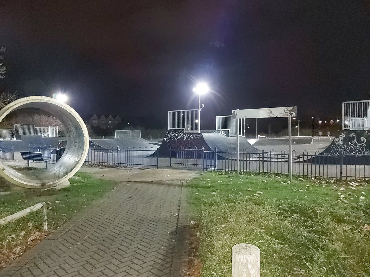 KentPoliceAsh's tweet photo. Ward #PCSO is out conducting #FootPatrol tonight with the #CommunitySafetyOfficer from @AshfordCouncil . Patrols conducted in hotspot locations in #Ashford town centre with good engagement with young people. #PartnershipWorking #ReducingASB #SaferAutumn OW https://t.co/byRPT8KfqJ