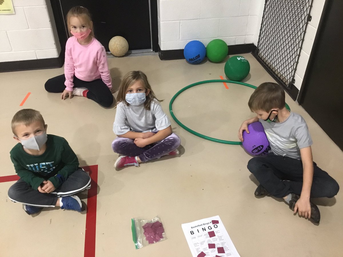 ZacharyBeyer3's tweet photo. 2nd graders enjoying basketball bingo! #physed @FieldD64 #engageD64 #d64smiles #fabfield64 #d64pe https://t.co/6DLYf1bVFb