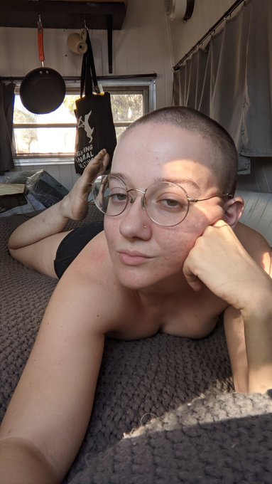 Me ft. My dirty soles.  Findom https://t.co/hlqEYjrbJm