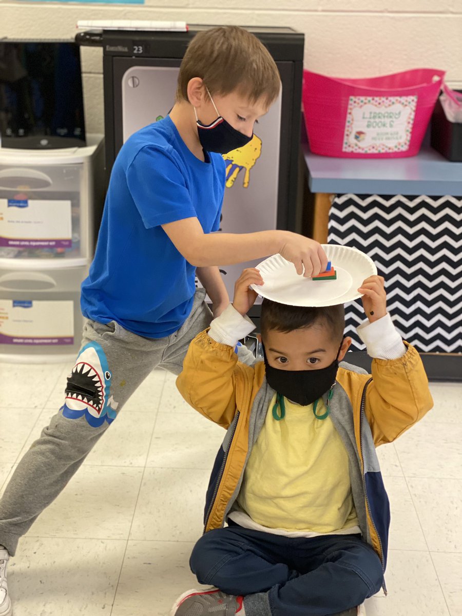 kinder_cuties's tweet photo. Almasi had fun practicing teamwork during house achievement today! 💛💎#lionpride @EcoffElementary https://t.co/kpTFUohqL2