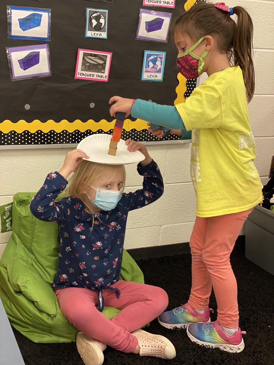 kinder_cuties's tweet photo. Almasi had fun practicing teamwork during house achievement today! 💛💎#lionpride @EcoffElementary https://t.co/kpTFUohqL2