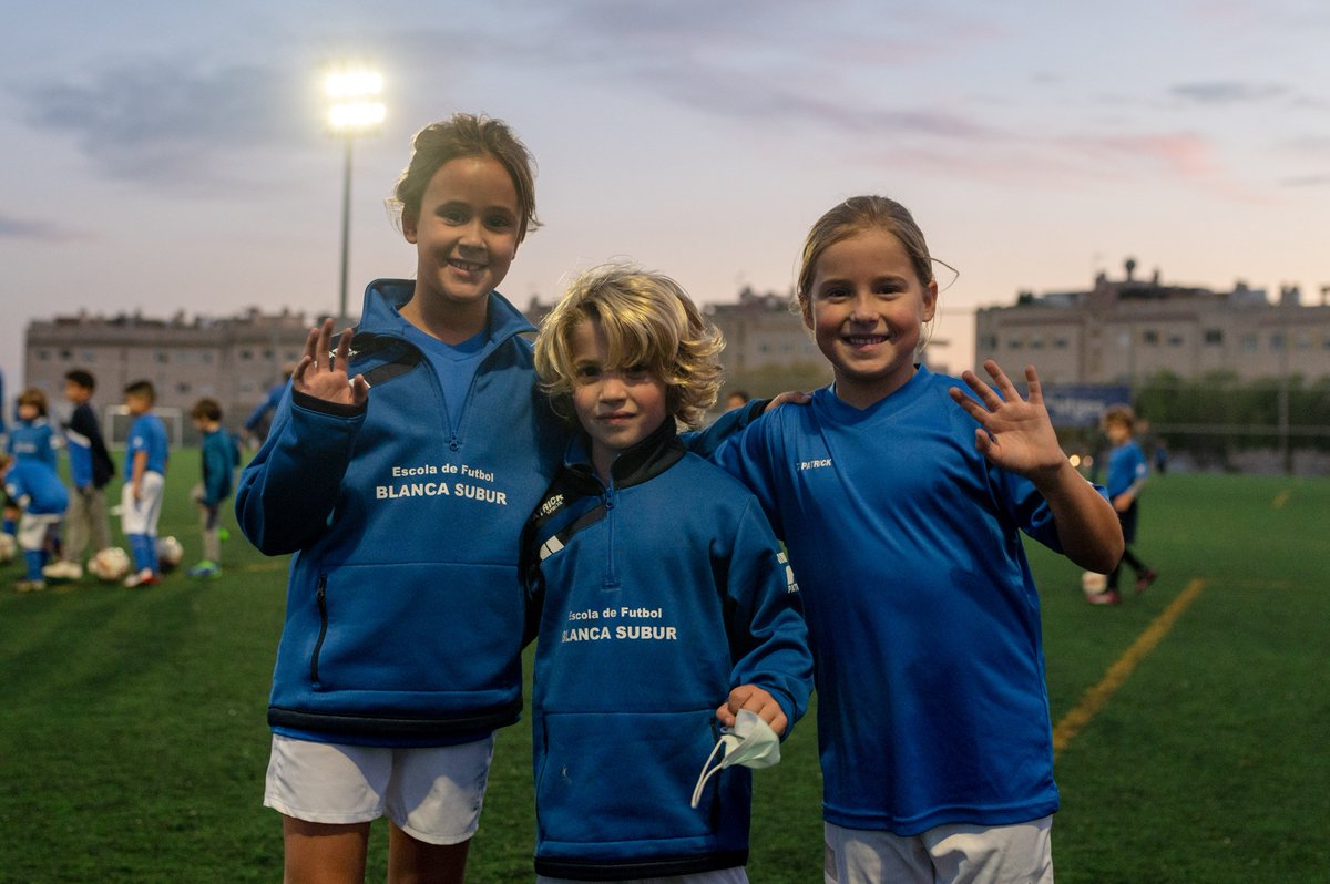 la_frontal's tweet photo. 📡 Un club referent al Garraf en el futbol base: el @cfblancasub, a @la_frontal 😄

🆒 Gairebé 1⃣0⃣0⃣ nens i nenes d'entre 4 i 5 anys nous per any les últimes temporades

📆 Dilluns 15 de novembre
⏰ 20.00h
📺 https://t.co/dhOEejhhH4

🔗 Més a https://t.co/fa3iGTXFVL

#FCFTV https://t.co/CWm9rZmuQ9