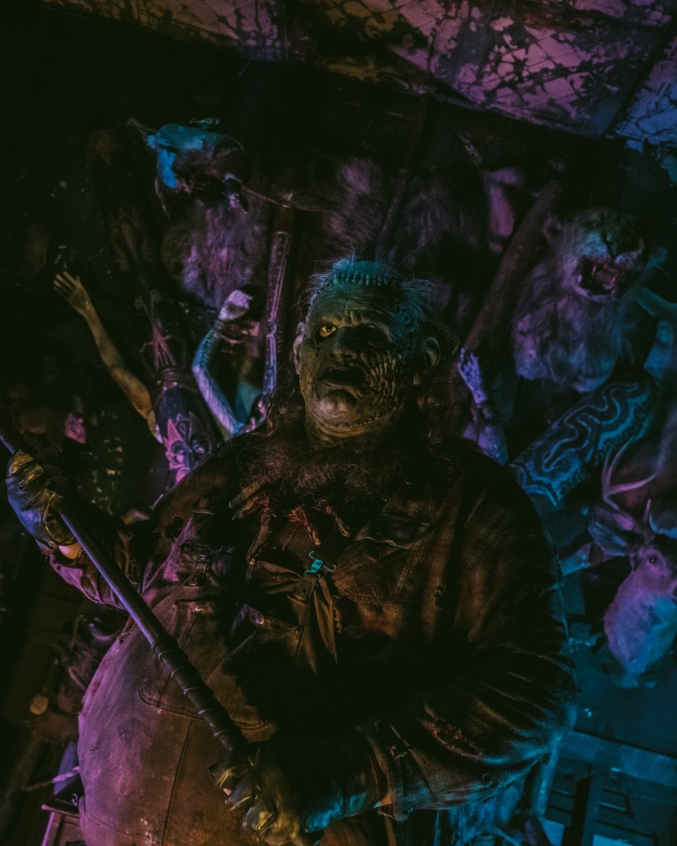 rogueshollow's tweet photo. a creepy shot of the infamous "Tiny" from #Frightworld in Buffalo NY!
.
.
#hauntedhouses #hauntphotos #hauntphoto #hauntlife #photography #photographer #hauntedhouse #halloween #photo #creepy #horror #spookyphotoshoot #horrorlife #horrorart #horrorfans #spookyphoto https://t.co/ZKLamvs34F