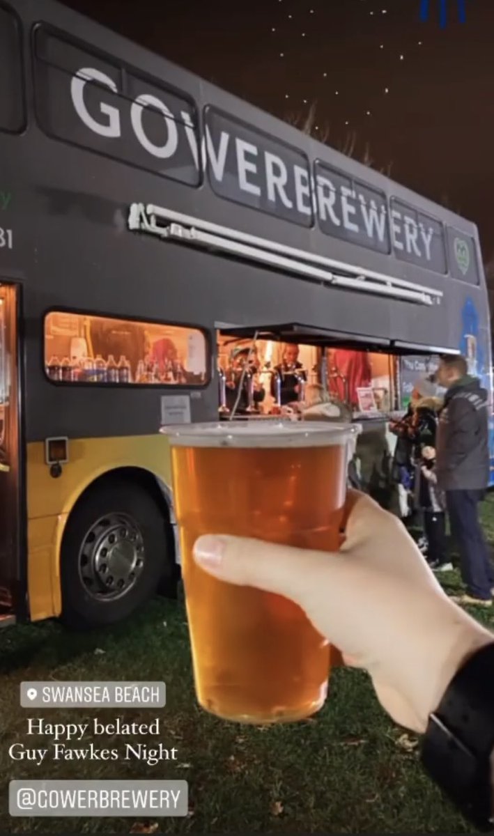 Fab night down at Swansea Bay serving up all the <a href="/GowerBrewery/">Gower Brewery</a> goodness 🍻🍻Both Bryn &amp; Hattie had a wonderful time 🙌

#swanseabay #swanseabayfireworks #gowerbrewery