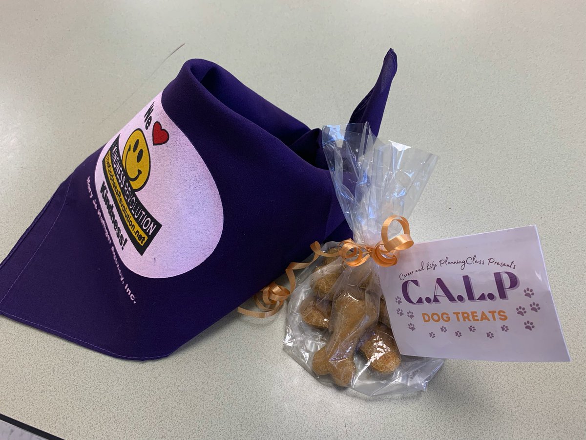 FabDirks's tweet photo. Don’t forget to get your Dog Treat orders in! The first 47 customers will receive an adorable free dog scarf compliments of Mary Jo Hafliger Agency, Inc. https://t.co/iaf4UZqBBf