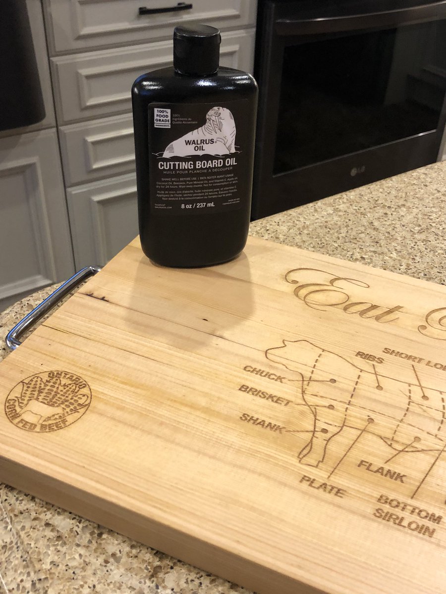 DwayneBryant111's tweet photo. Donβt remember the yr this was from but this has been my βgo-toβ for a long time. Lots of π₯© served on this. Decided to give it a make-over; epoxy in the cracks & a few coats of oil. Plsβd with the outcome. @ONCornFedBeef #morebeef https://t.co/koGhDV3RyC
