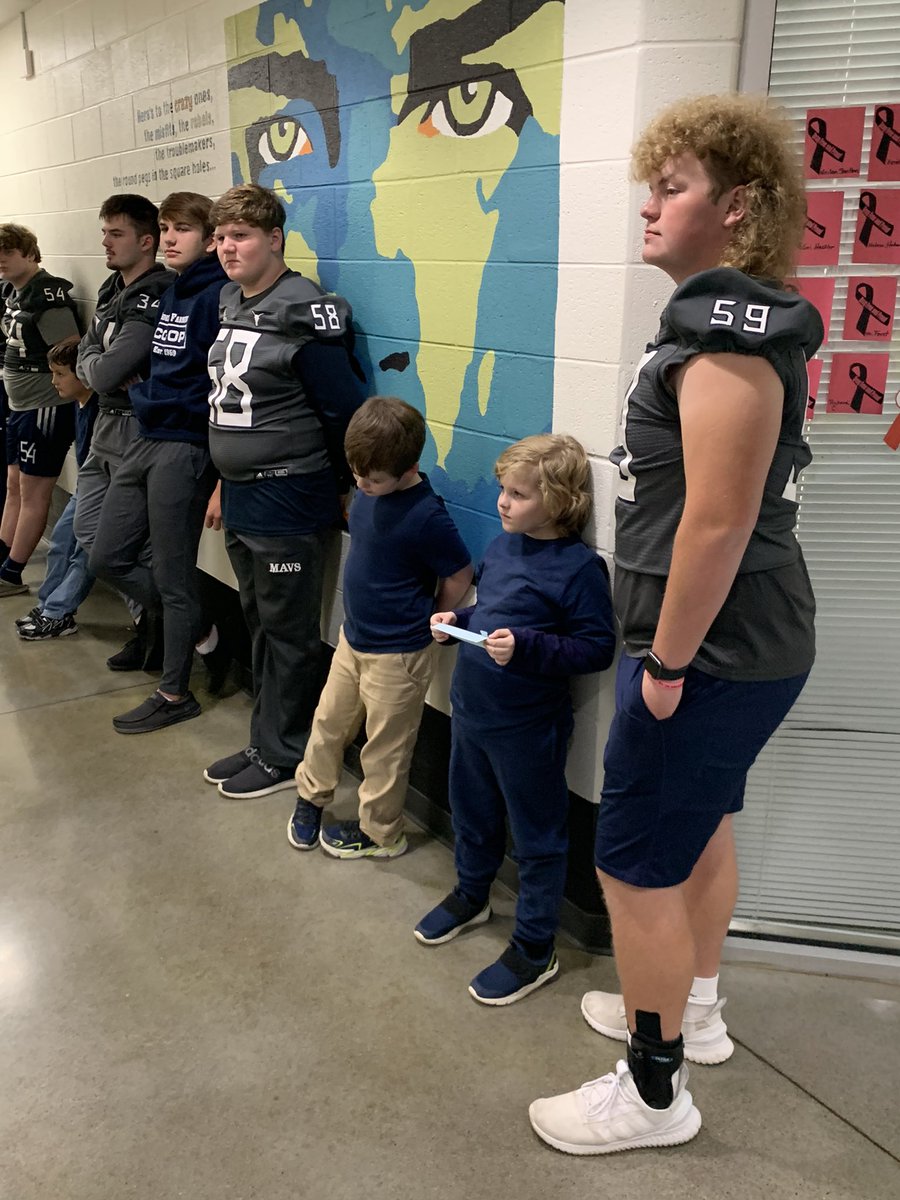 coach_Jessie's tweet photo. One more batch of pics from todayโs #ReadOptionFriday! #HookEm #LoveServeCare ๐ค๐ป๐ค๐ป@darrenleach33 @nate_stecker @MaverickAD1 @BenDownsACMAVS @ACSchoolsTN https://t.co/Gp0ktf8Hsx