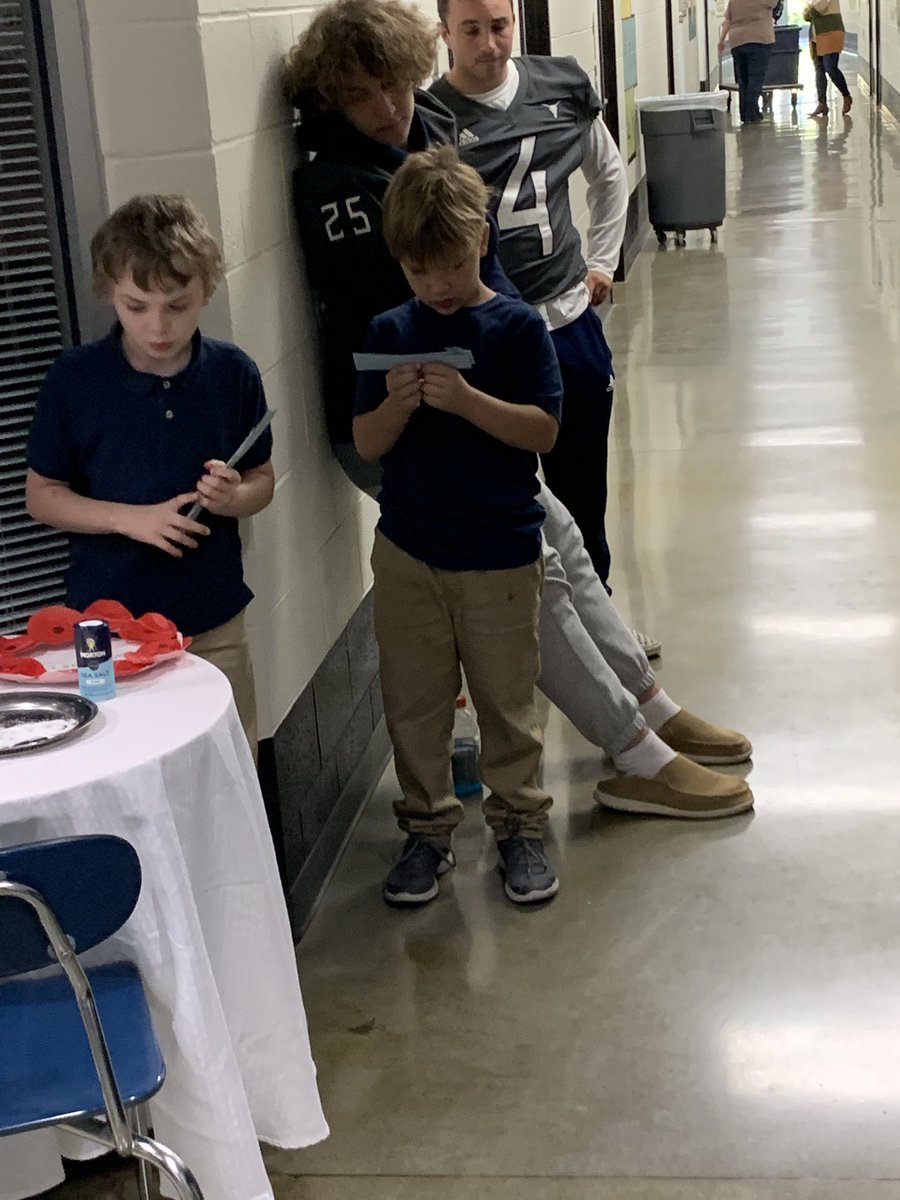 coach_Jessie's tweet photo. One more batch of pics from todayโs #ReadOptionFriday! #HookEm #LoveServeCare ๐ค๐ป๐ค๐ป@darrenleach33 @nate_stecker @MaverickAD1 @BenDownsACMAVS @ACSchoolsTN https://t.co/Gp0ktf8Hsx