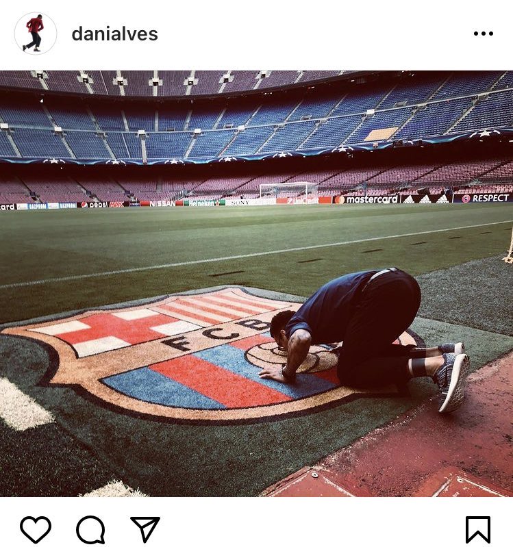 ActualiteBarca's tweet photo. Alves: « Près de 5 ans à se battre comme un fou pour arriver à ce moment.
Je suis l'un de vous, je ne sais pas combien de temps ce rêve durera, mais qu'il soit éternel. De retour à la maison!!! » https://t.co/NdnLzD7kqW