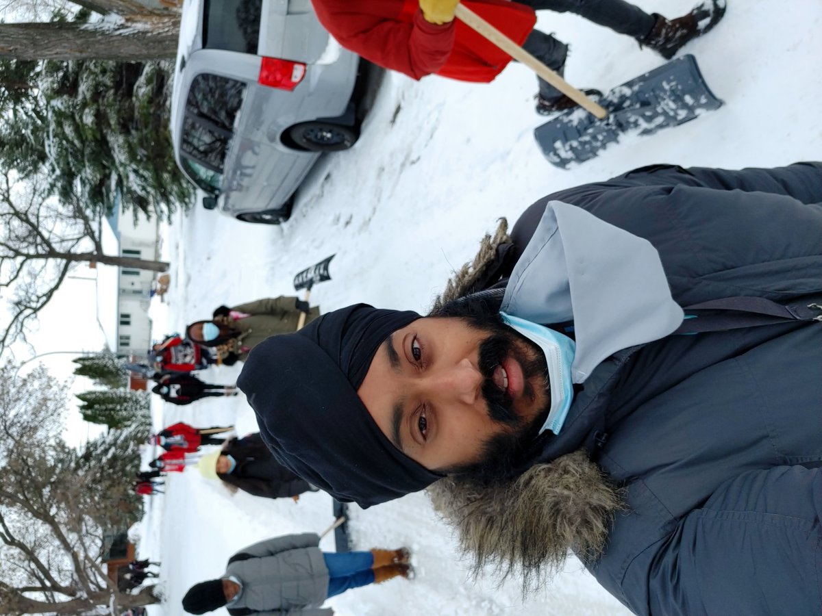 CanuckSaavy's tweet photo. First Snowfall of the year and what a better way to spend it than helping your community dig out of the snow! What a great idea to serve the community @MrSheaPE @frontenacLRSD @louis_riel_sd https://t.co/9bVHP1wjJz
