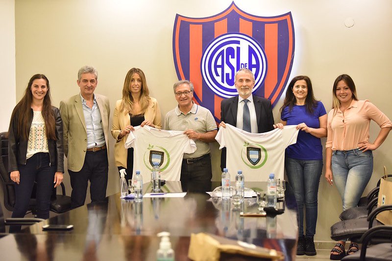 CAD_Deportes's tweet photo. En el marco del Programa Federal de Desarrollo Sostenible de CAD (PROFEDES), se llevó adelante la firma del convenio entre @SanLorenzo y @CAD_Deportes.

Todos los detalles 🔽
https://t.co/YgttUpnnvL https://t.co/BM8RU1HFdW