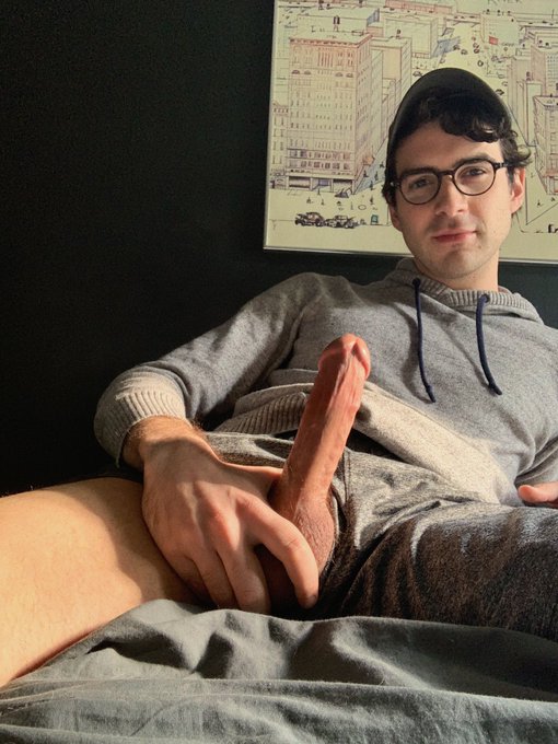 Google Photos reminded me I took these nudes two years ago&hellip; https://t.co/iwELUTzBmR