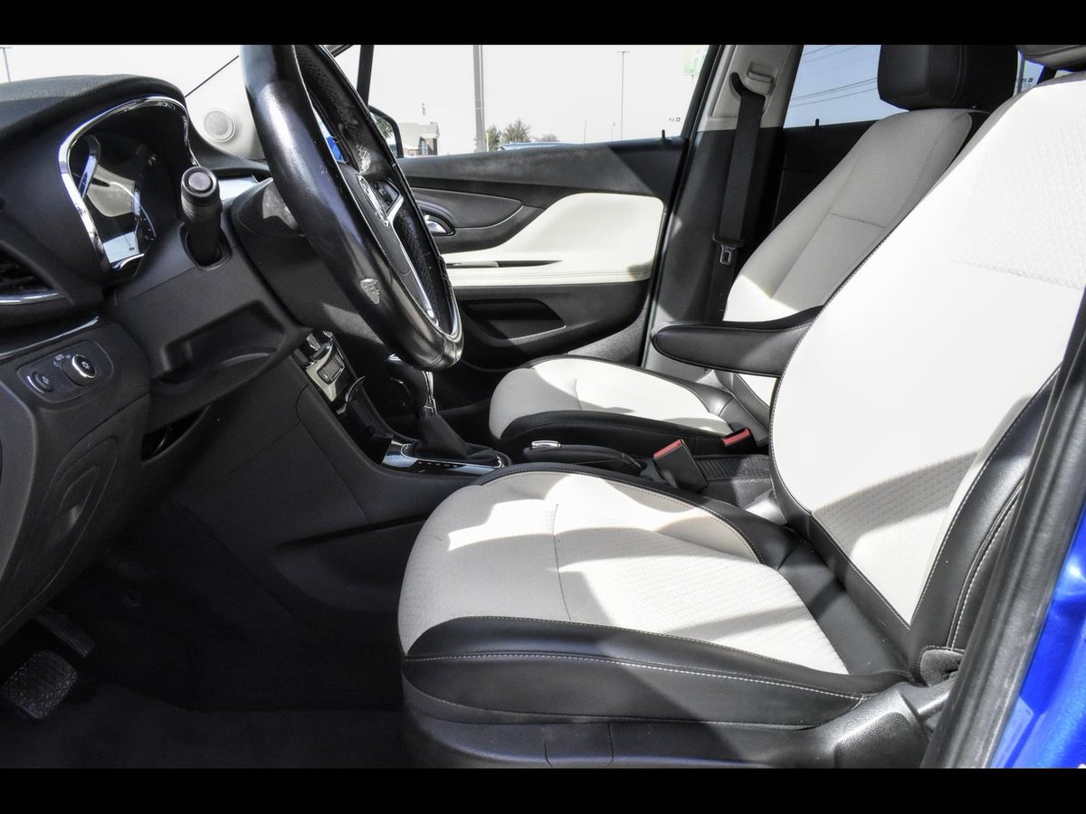 KellyG_Honda's tweet photo. Smart🤩, ultra-efficient⚡️, and ready for all of your family's #adventures⛰, this pre-owned 2018 #Buick #Encore Preferred Crossover is ready for practically any road condition😎and yields nearly 33mpg on the highway🛣! 
Check it out today➡️: https://t.co/4MQI7vi66K https://t.co/W5Qp3HvePT