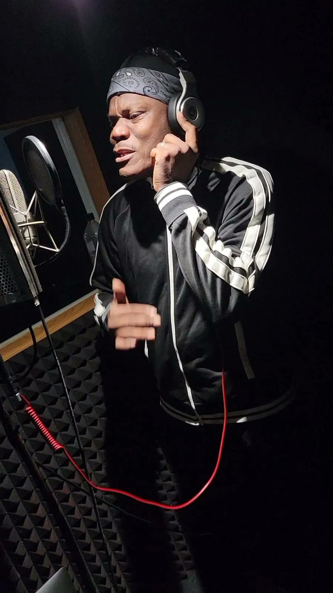 lushy8768's tweet photo. Lushy Banton doing what Lushy does. Studio time!
#newmusicinprogresscontinually
#inthestudiocookin
#watchthisspaceformore https://t.co/A1Cph8eMMm