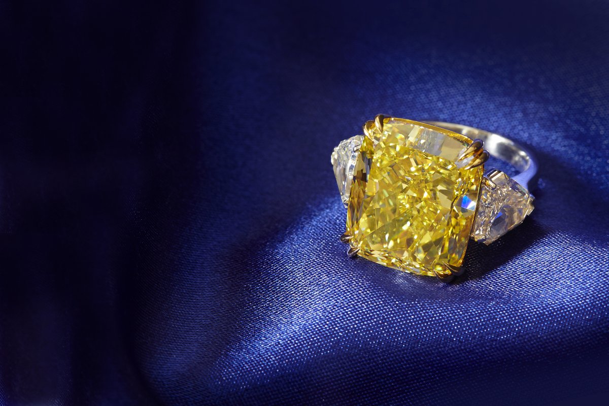 DaoudsJewelry's tweet photo. Tell us your feelings in the comments on this 21.68ct GIA Fancy Vivid Yellow Diamond VVS Clarity! 😍✨🤩
.
.
.
#jewelry #diamonds #yellowdiamond #yellowdiamondring #rings #ringsofinstagram #wowfactor #126yearsinbusiness #5generations #daoudsfinejewelry https://t.co/W3CVfK1M7F