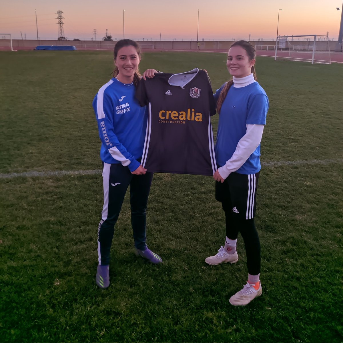 Este Sábado  13 noviembre a las 16:00 horas en el estadio Municipal  y contra el Capiscol B de Burgos, estrenamos publicidad en nuestra camiseta, Crealia Construcción. Os esperamos a todos.