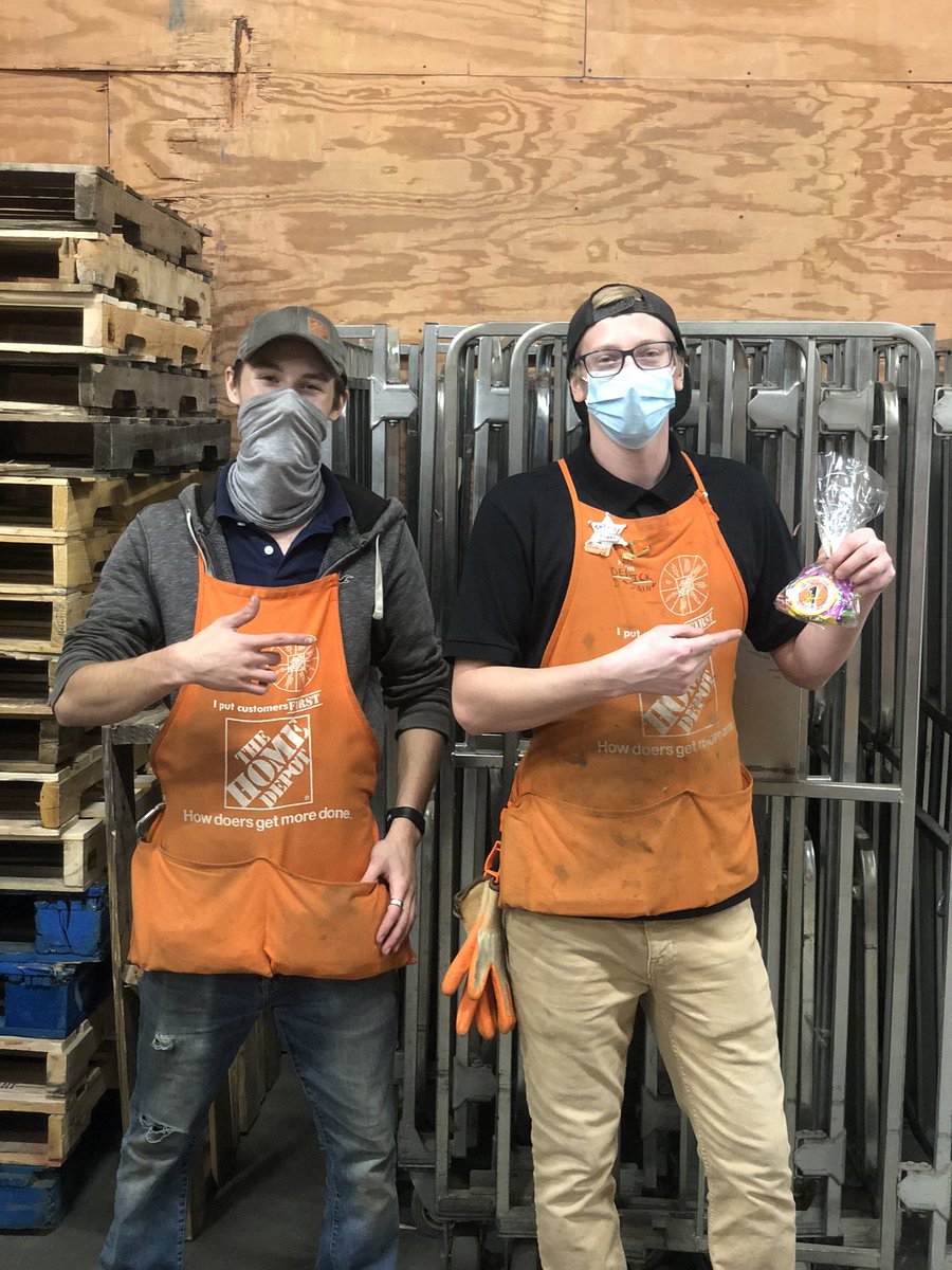 Awesome day celebrating Derrick’s 1 year anniversary with <a href="/HomeDepotKzoo/">Home Depot Portage</a> Thank you for all your hard work! <a href="/fieldschris2016/">Chrisfields</a> @ELoichinger <a href="/jennybeausoleil/">Jenny (JB)</a>