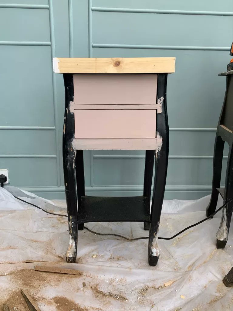 YvetteChas's tweet photo. Upcycling an old table is at the heart of this beginner-level #DIY project. #homeprojects  https://t.co/ldseFs49B5 https://t.co/Omohz1Ye4N
