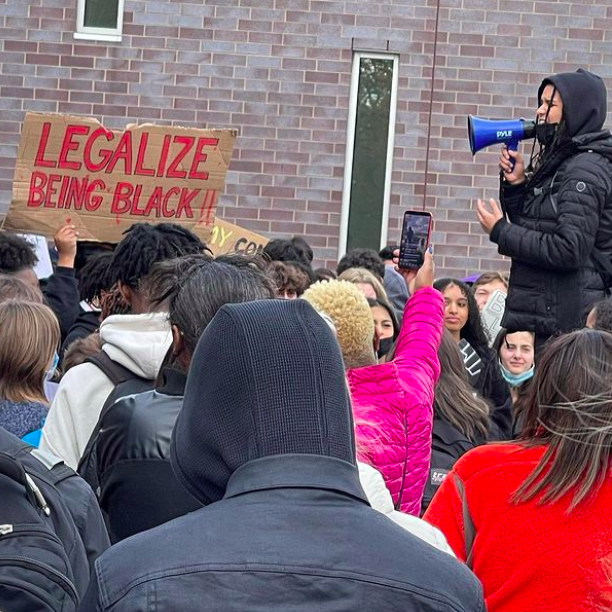 rosemarybayer's tweet photo. Reports of hate speech &amp; racist behavior at #BloomfieldHills High School have been extremely troubling. Students deserve the right to a safe, inclusive &amp; welcoming environment &amp; should not have to fear for their safety based on the color of their skin. 1/

[📸 detroitvotes on IG] https://t.co/blncooC1DO