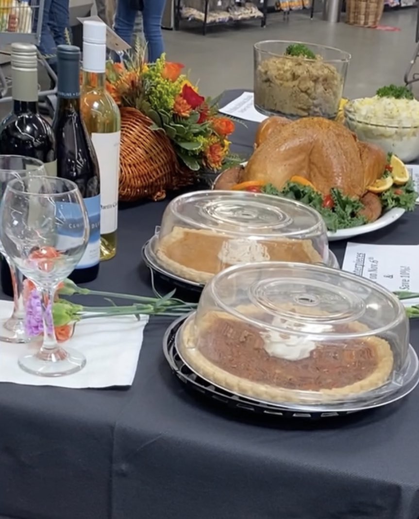 HyVeeBlueSpring's tweet photo. Let us do the cooking for you this Thanksgiving! We make it easy for you to simply pick your meal &amp; pick it up at the store. Simply heat &amp; eat! Here are some pics from our sampling event. Order online at https://t.co/SpimqnWDHe 
Or you can order in-store or over the phone! https://t.co/O7Udtm3F2x