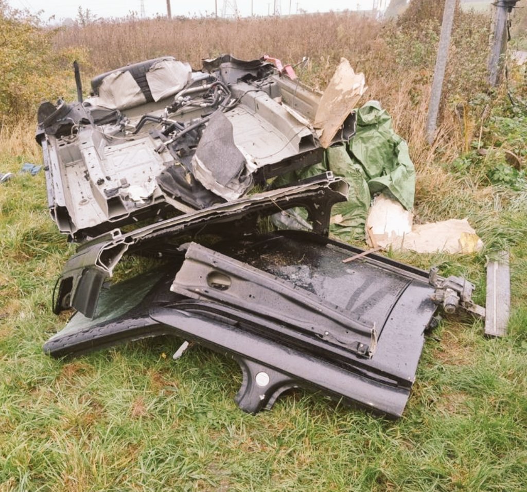 KentPoliceRural's tweet photo. Today the team received contact from a local farmer about this...what you are looking at is the remains of a stolen Landrover Discovery from @metpoliceuk Sadly this one won't be making its way back to its rightful owner. Enquiries are ongoing. NL #RuralCrime #LandyTheft https://t.co/W8hCj5tOeT