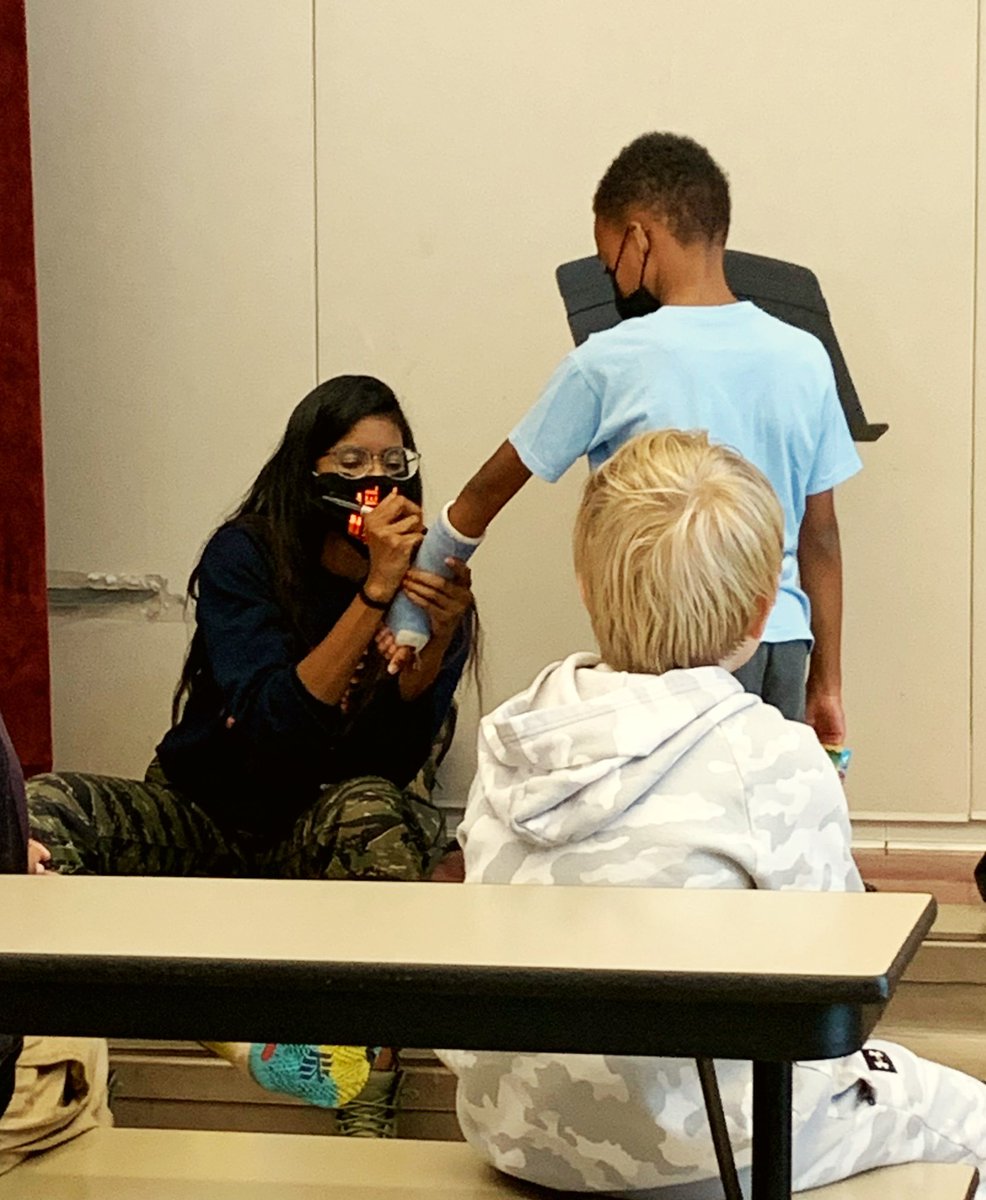 MsRosie_library's tweet photo. We had a book raffle for signed #cleangetaway and  @getnicced even made one Ss day by SIGNING HIS CAST <faint😵>. #joy #daymade #thankful #authorrockstar @YALLFest @VOCALCCSD #library @JamesSimonsMont https://t.co/Px0ZmJRl9u