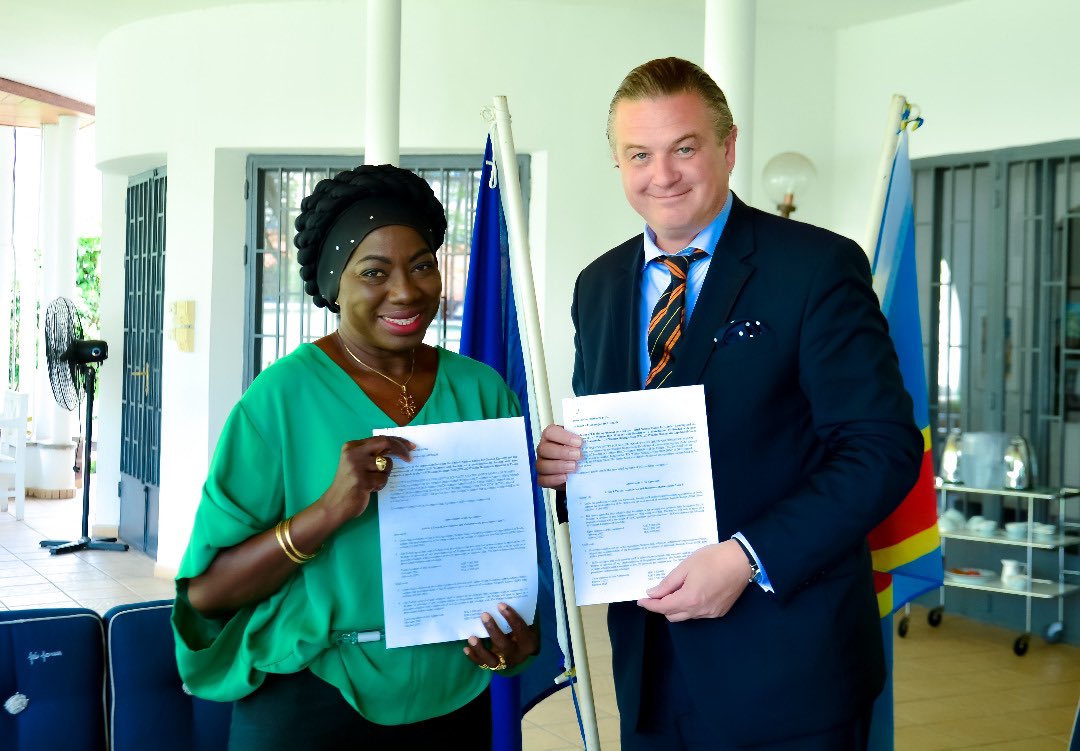 AwaNdiayeSeck1's tweet photo. What a coincidence: A day after the high level annual global Sweden-UN Women consultations, I signed in Kinshasa the agreement with Amb. Henric Rasbrant for the continued support of @SwedeninDRCongo to @ONUFemmesRDC strategic note 2021-2024. @UN_Women @unwomenafrica. Many thanks! https://t.co/Yr86NdAUj7