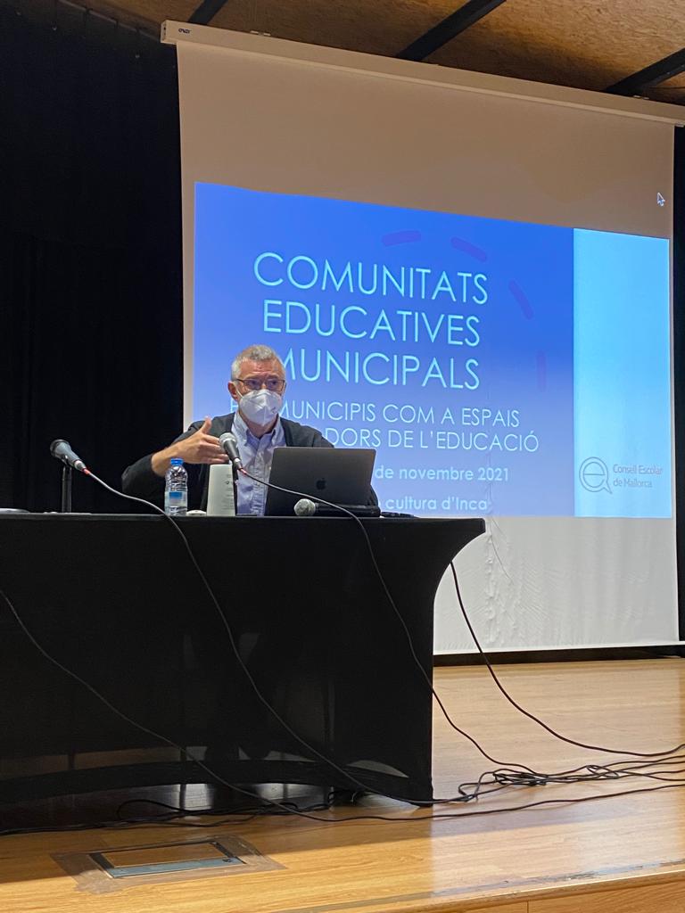 culturamallorca's tweet photo. Sus a les jornades "Comunitats educatives municipals. Els municipis com a espais dinamitzadors de l’educació", amb conferència d' @oliver_miquelf i una enriquidora taula rodona amb diferents agents de consells escolars municipals.
Demà, experiències de l'Aliança Educació 360! https://t.co/LumoLj8KGm