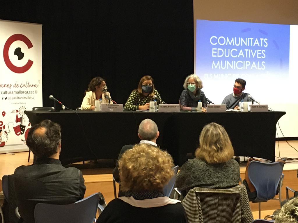 culturamallorca's tweet photo. Sus a les jornades "Comunitats educatives municipals. Els municipis com a espais dinamitzadors de l’educació", amb conferència d' @oliver_miquelf i una enriquidora taula rodona amb diferents agents de consells escolars municipals.
Demà, experiències de l'Aliança Educació 360! https://t.co/LumoLj8KGm