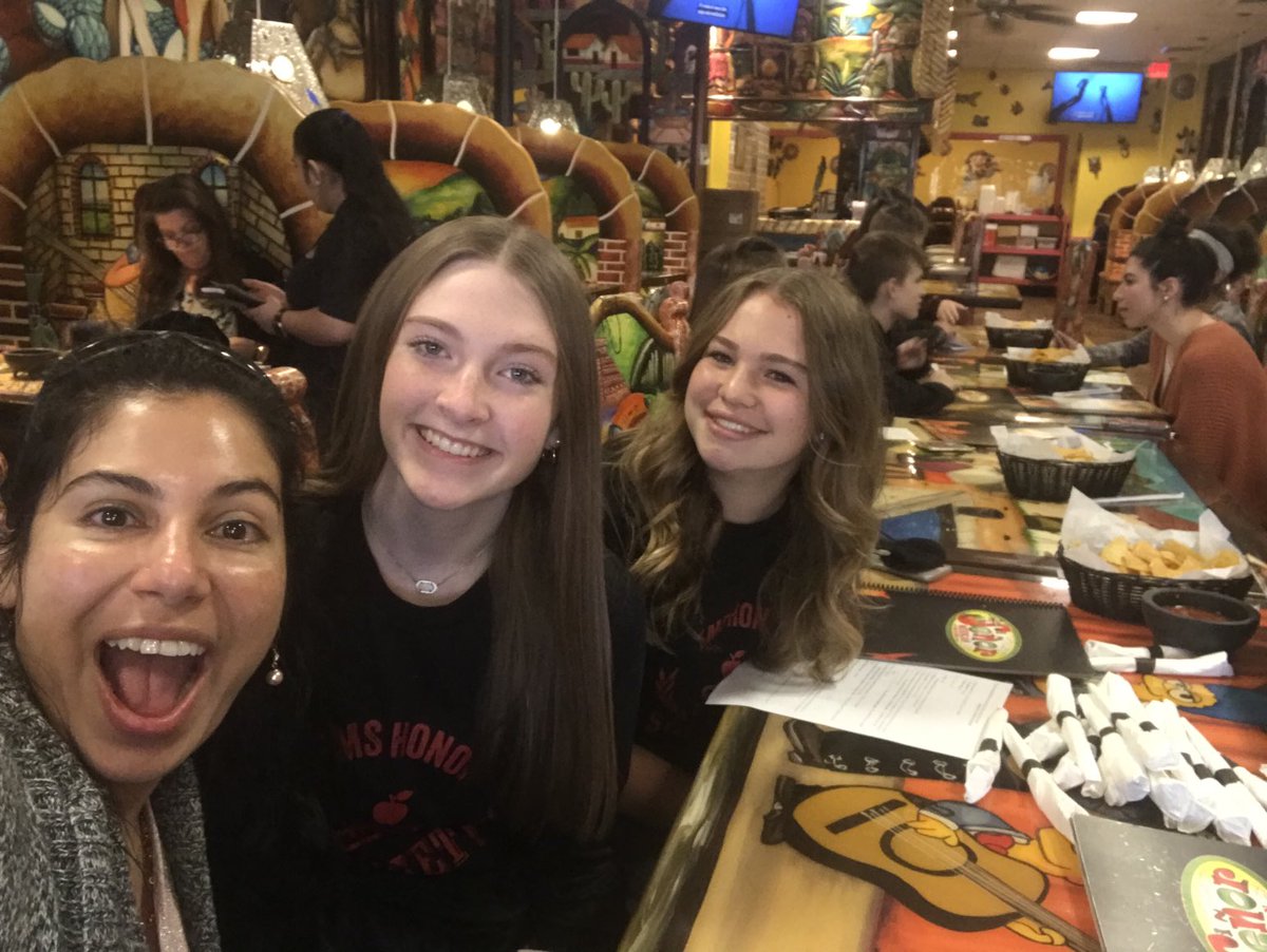 BluemelSeno's tweet photo. Our Spanish Club field trip to Si Señor. We had a great turnout even some guardians joined us ⁦The kids got to practice their Spanish @SraWhyman⁩ ⁦@FoxMiddleSchool⁩ https://t.co/ZeiRj0LZSG
