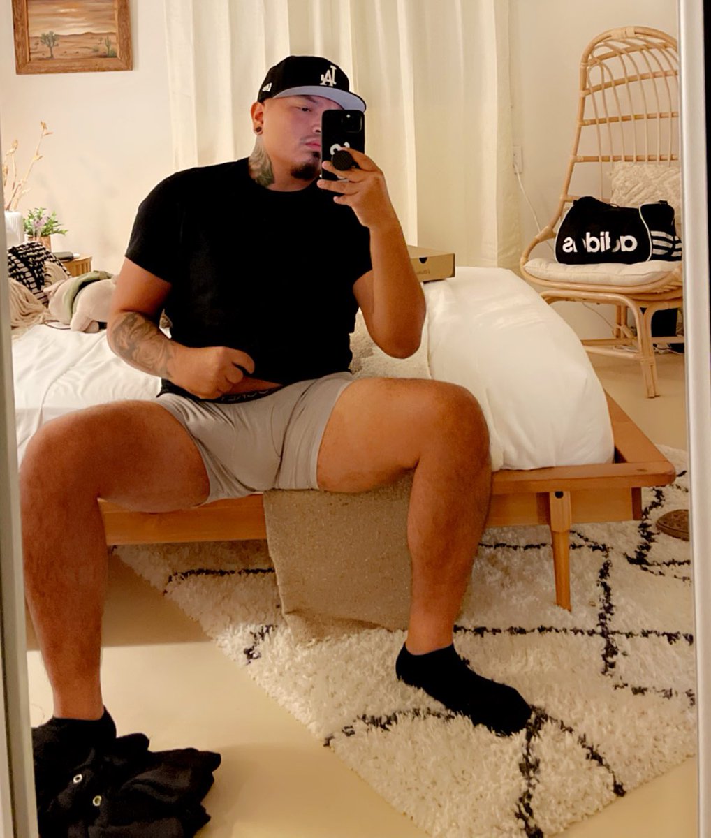 alphajayyy_'s tweet photo. Come sit on daddy lap https://t.co/bMnEvfSpsE