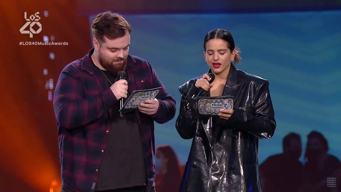 sergio94sg's tweet photo. Hola, somos el grupo 4, y vamos a hablar de las partes de la célula...
@rosalia @IbaiLlanos #LOS40MusicAwards https://t.co/WSTZt3fDBR