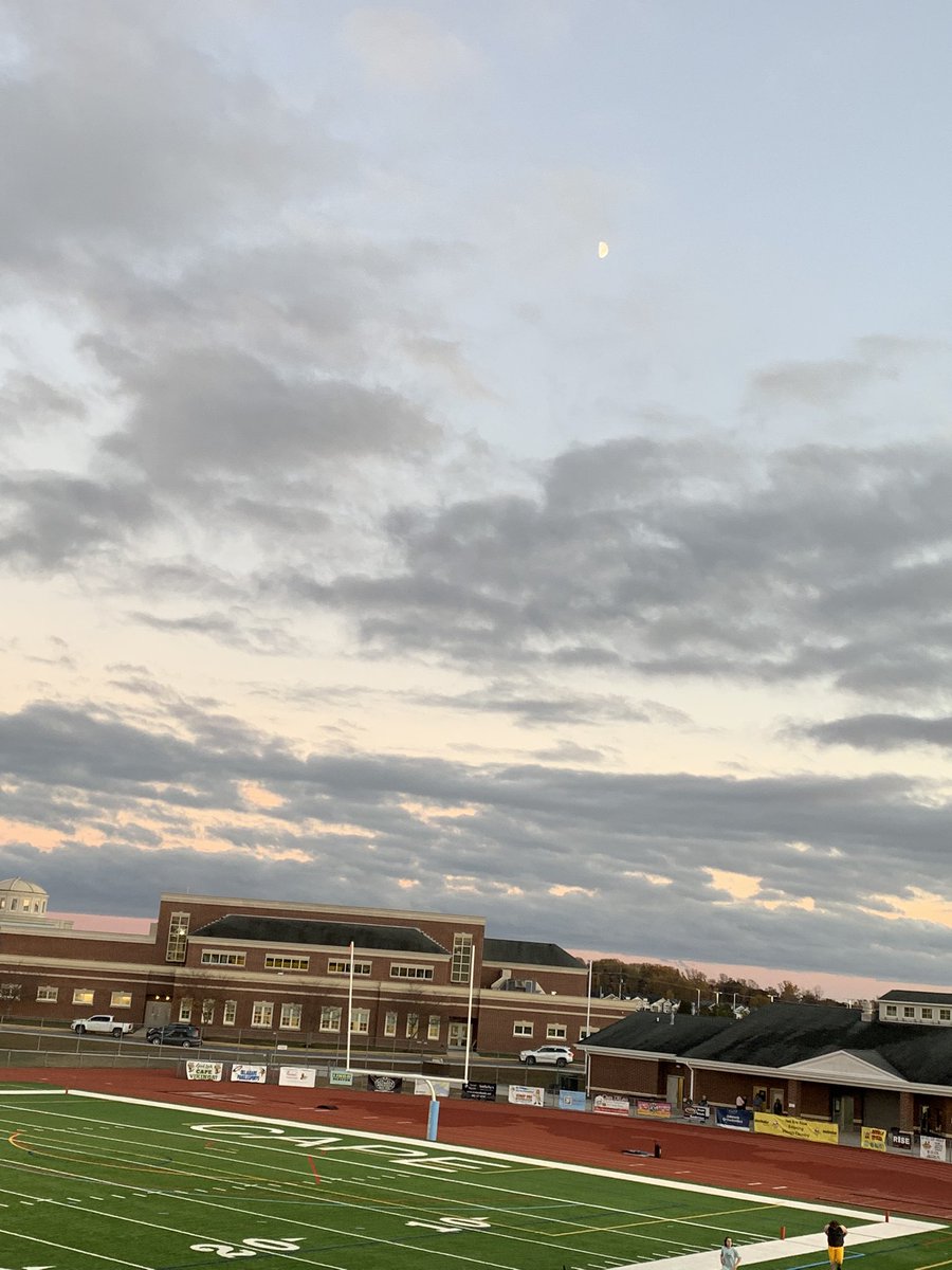 @CapeHSFootball Beautiful night for football… 630p pregame on Delaware 105.9 FM as Cape takes flight with Smyrna #delhs