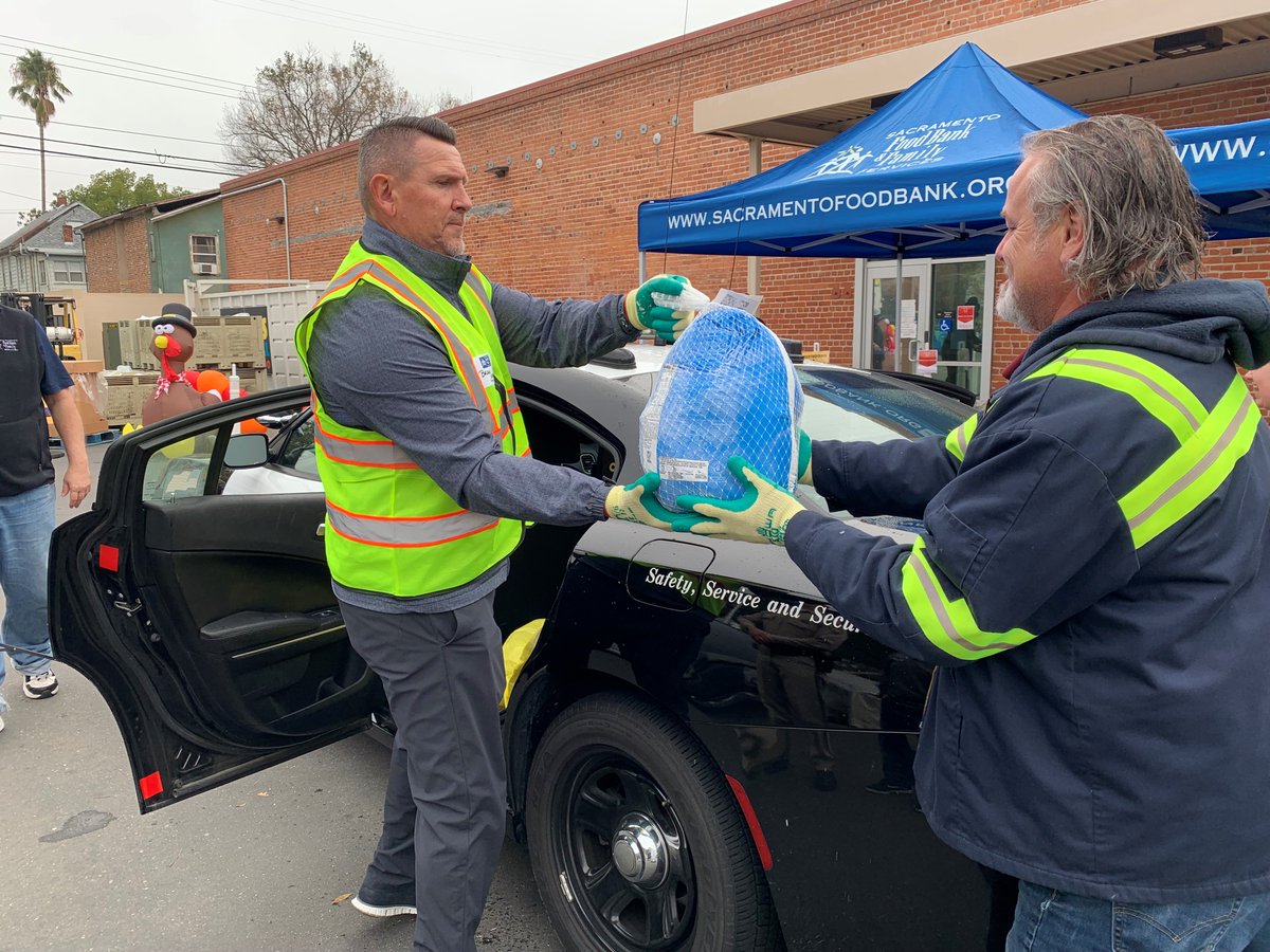 CHPCommissioner's tweet photo. In keeping with our mission of Service, the CHP family arrived to work this morning with their contributions for the 14th Annual Turkey Drive. CHP officers then gave nearly 1,000 pounds of frozen turkeys a police escort to the @SacFoodBank #AllInForSacramento https://t.co/pWzjuqKllL