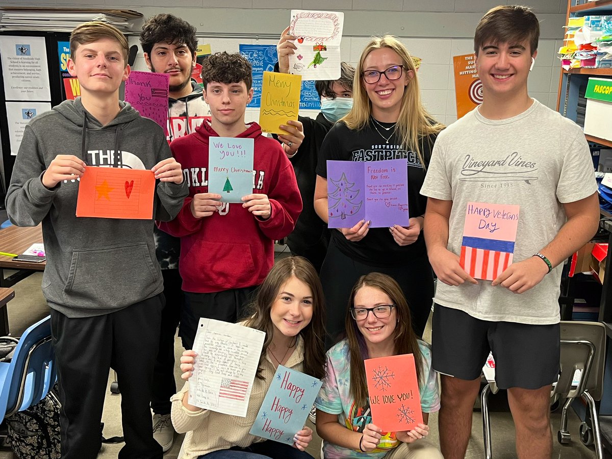 SouthsideDECA's tweet photo. For Veterans Day, @FSSouthside marketing and small business classes wrote letters of encouragement, thank you cards and holiday cards for veterans and active military personnel #thankaveteran🇺🇸 #communityservice @aMillionThanks @DECAInc @EdDcte @ArkansasDECA @FSSchools https://t.co/9mK7R2Wnam