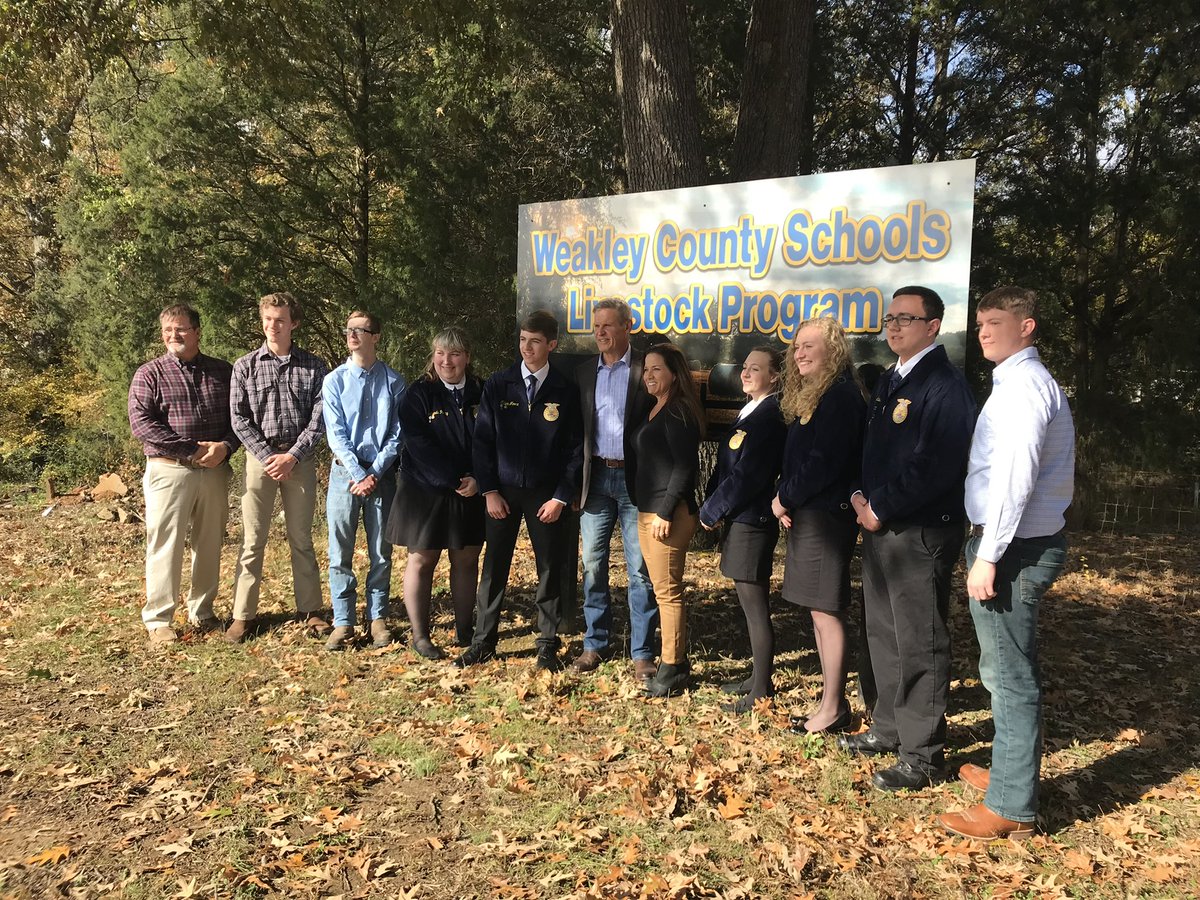 WeakleySchools's tweet photo. Welcomed @GovBillLee to Dresden High School today and provided a tour of CTE classes, the Livestock Production Farm, classes, and he heard our pop band and greeted our Veterans! https://t.co/wHijsQFLUb