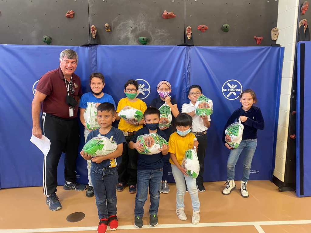 BirdwellTISD's tweet photo. Thank you to our specials team, parent volunteers, and sponsors that made today's Turkey Trot a success! The students had a blast competing, and the winners went home smiling with a turkey! https://t.co/UJHweVnKY4