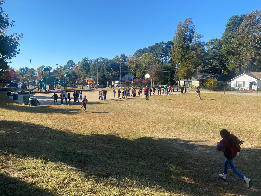 BirdwellTISD's tweet photo. Thank you to our specials team, parent volunteers, and sponsors that made today's Turkey Trot a success! The students had a blast competing, and the winners went home smiling with a turkey! https://t.co/UJHweVnKY4